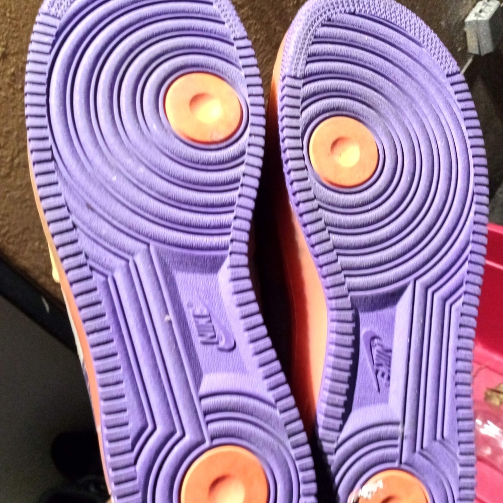 Sneakers - Picture 2 of 16